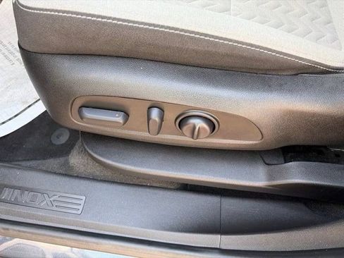 Used 2022 Chevrolet Equinox LS AWD/4WD image 12