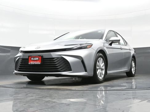 Used 2025 Toyota Camry LE image 26
