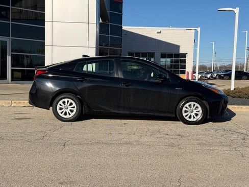 Used 2019 Toyota Prius LE image 2