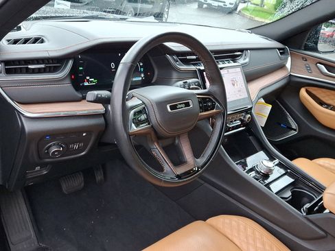 Used 2022 Jeep Grand Cherokee Summit w/ Advanced Protech Group IV AWD/4WD image 24
