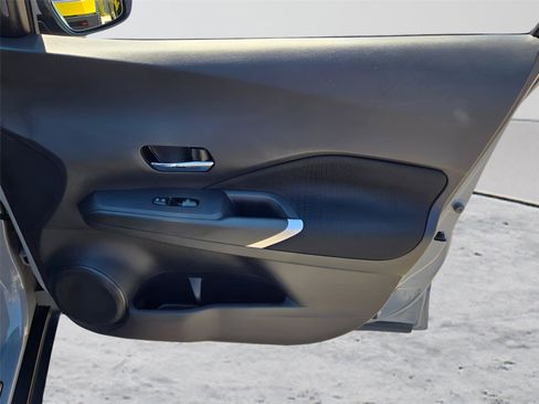 Used 2023 Nissan Kicks SV FWD image 7