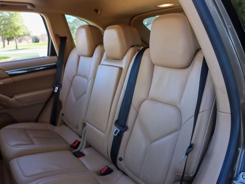 Used 2014 Porsche Cayenne image 18