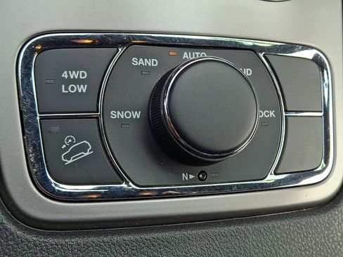 Used 2022 Jeep Grand Cherokee Laredo X AWD/4WD image 27