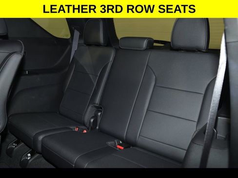 Used 2025 Chevrolet Traverse LT AWD/4WD image 12