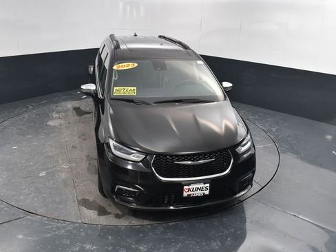 Used 2023 Chrysler Pacifica Limited FWD image 41