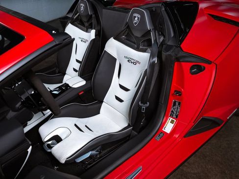 Used 2024 Lamborghini Huracan EVO AWD/4WD image 30