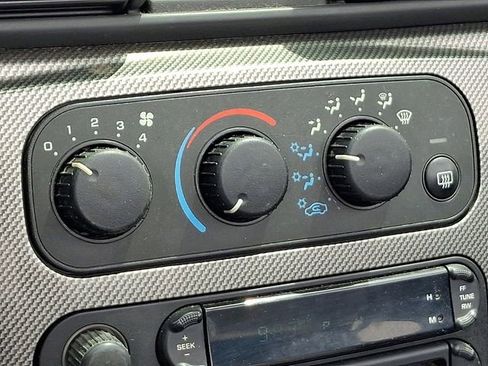 Used 2005 Chrysler Sebring GTC FWD image 13