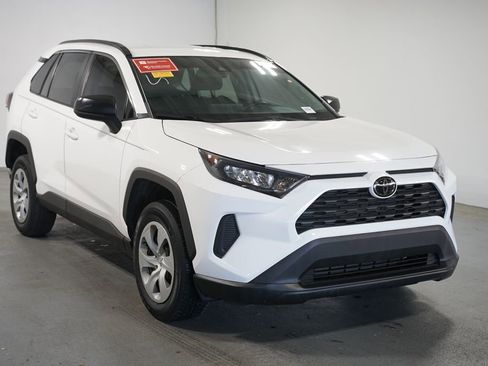 Used 2021 Toyota RAV4 LE FWD image 3