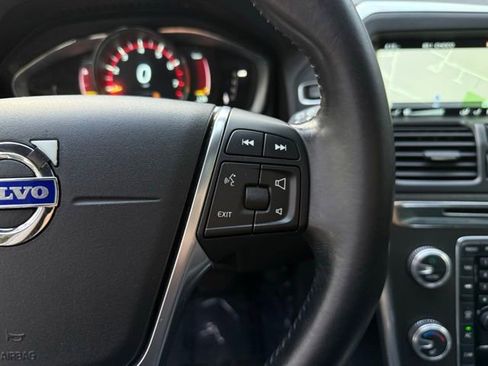 Used 2015 Volvo XC60 T5 Premier w/ Proximity Package image 16
