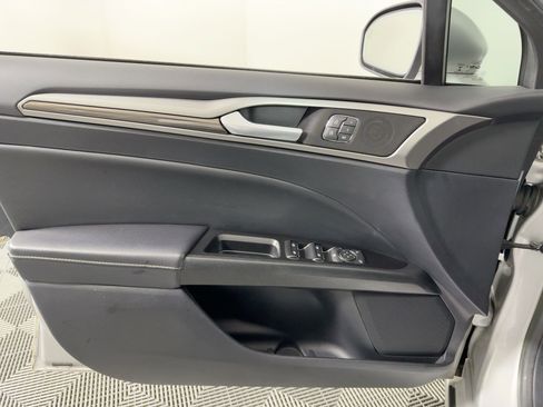 Used 2019 Ford Fusion SEL image 11