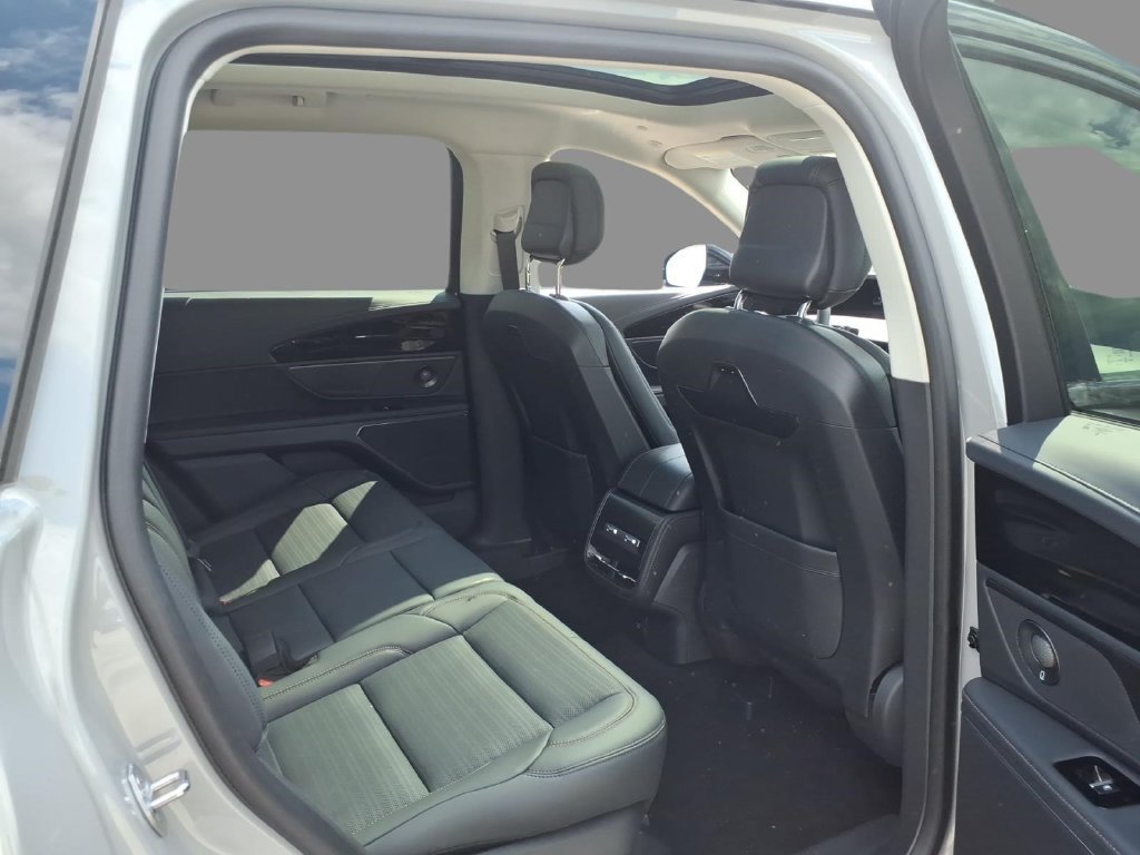 New 2026 Lincoln Nautilus Reserve w/ Jet Appearance Package AWD/4WD image 11