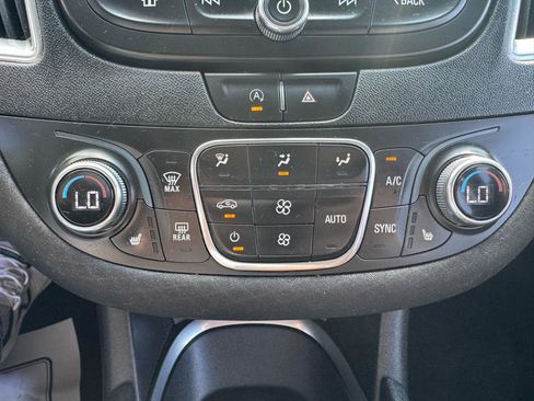 Used 2021 Chevrolet Malibu LT image 19