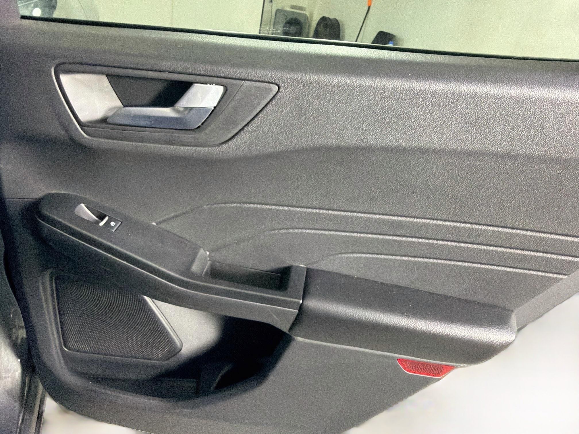 Used 2025 Ford Escape Platinum AWD/4WD image 30