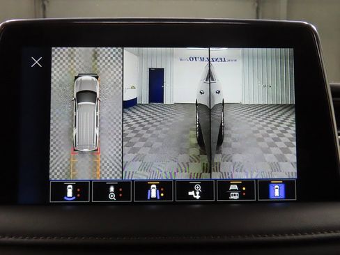 Used 2024 Chevrolet Suburban High Country image 19