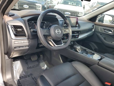 Used 2021 Nissan Rogue SV w/ Premium Package image 9