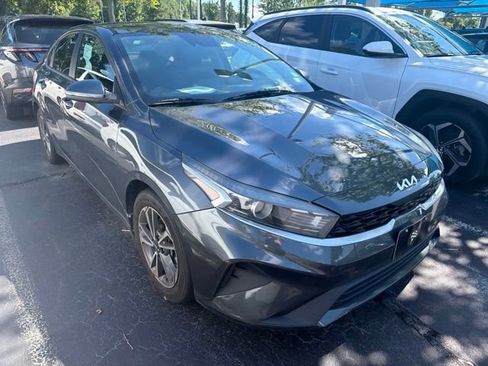 Used 2022 Kia Forte LXS w/ LXS Technology Package FWD image 9