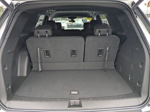 Used 2023 Chevrolet Traverse LT image 13