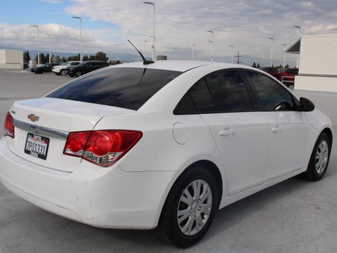 Used 2014 Chevrolet Cruze LS image 3