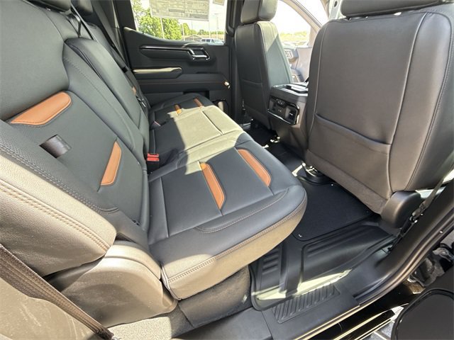 Used 2025 GMC Sierra 1500 AT4 w/ AT4 Premium Package AWD/4WD image 27
