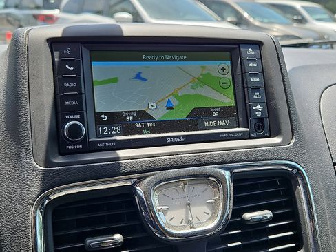 Used 2015 Chrysler Town & Country Touring-L w/ Driver Convenience Group FWD image 17
