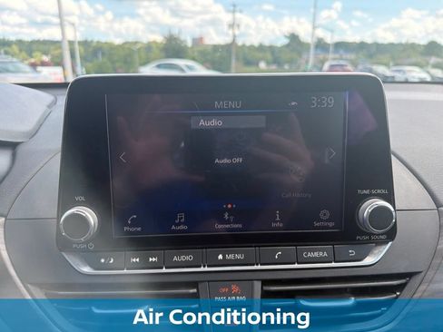 Used 2025 Nissan Altima 2.5 SV FWD image 4