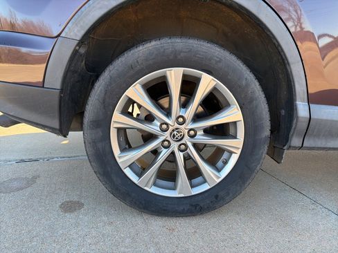 Used 2018 Toyota RAV4 Limited image 14