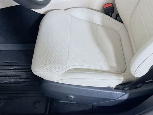 Used 2025 Mercedes-Benz GLC 300 4MATIC image 20