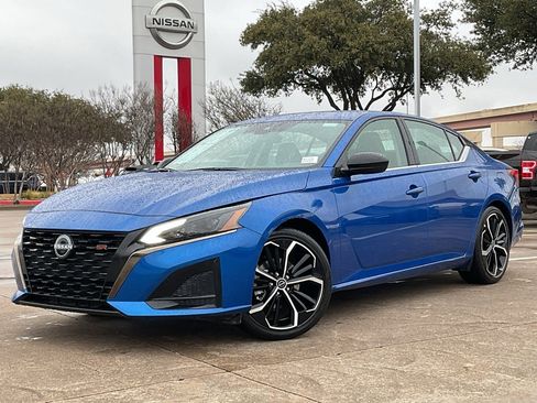 Used 2025 Nissan Altima 2.5 SR image 2