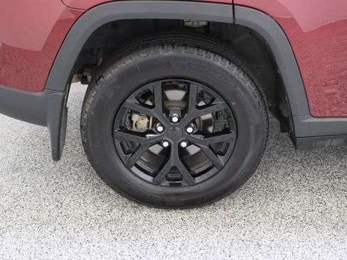 Used 2025 Jeep Grand Cherokee Altitude AWD/4WD image 6