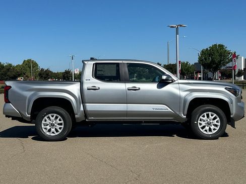 New 2026 Toyota Tacoma SR5 AWD/4WD image 3