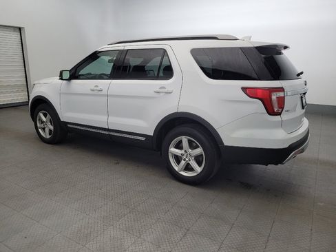 Used 2017 Ford Explorer XLT w/ Equipment Group 202A image 3