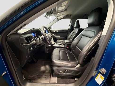 Used 2020 Ford Explorer XLT w/ Equipment Group 202A RWD image 18