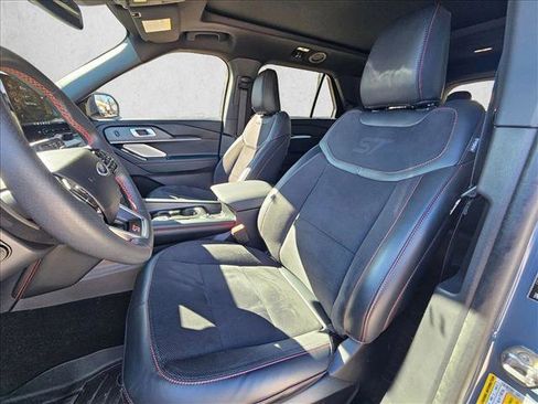 Used 2025 Ford Explorer ST image 11