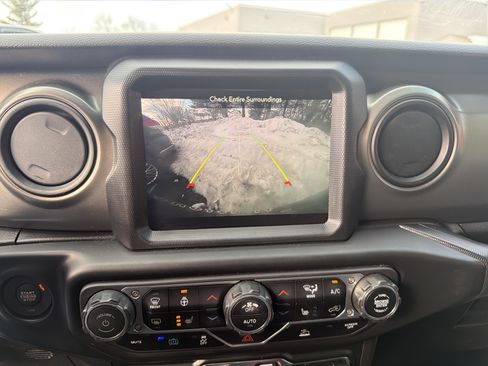 Used 2023 Jeep Wrangler Unlimited w/ Sun & Screen Package AWD/4WD image 29