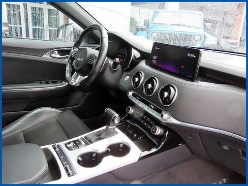Used 2022 Kia Stinger GT1 AWD/4WD image 6