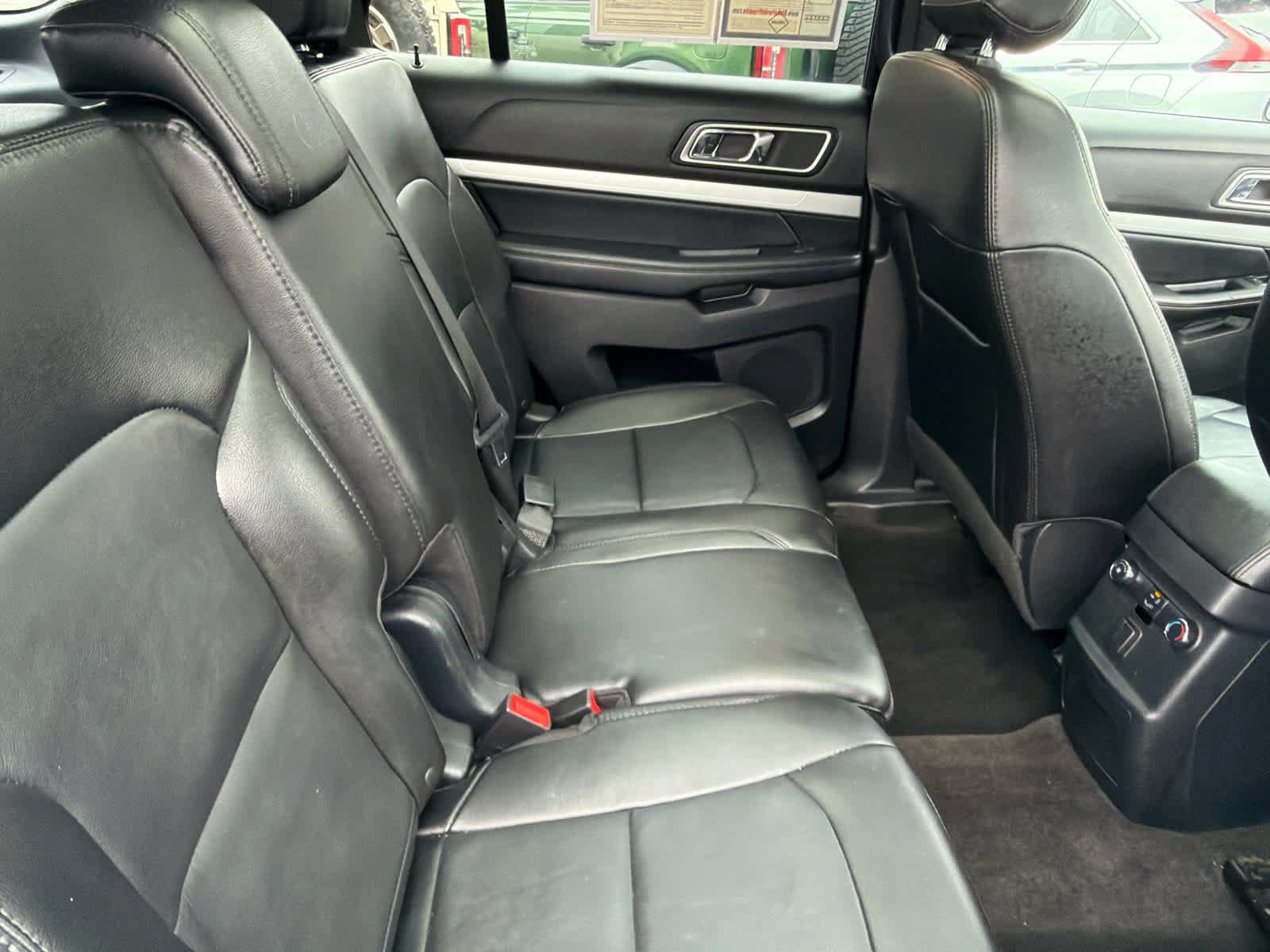 Used 2016 Ford Explorer XLT w/ Equipment Group 202A AWD/4WD image 11