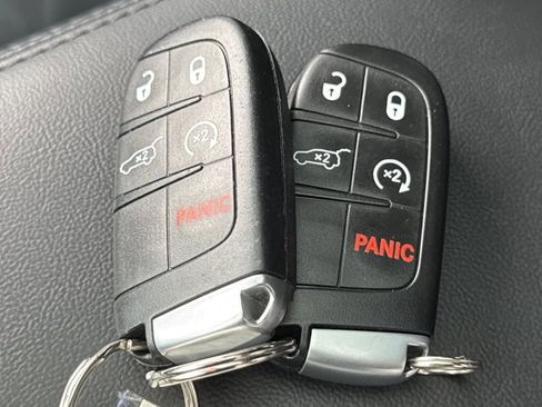 Used 2022 Jeep Grand Cherokee Limited image 34