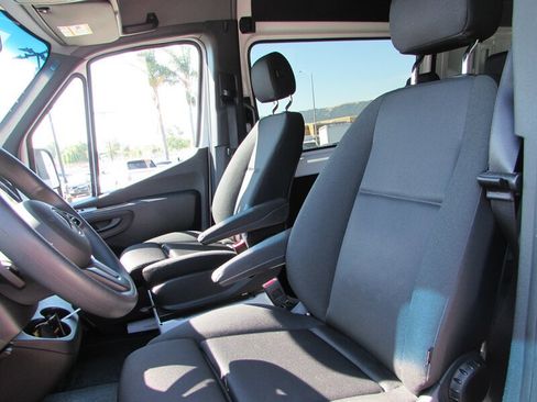 Used 2023 Mercedes-Benz Sprinter 2500 image 11