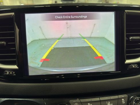 Used 2023 Chrysler Pacifica Touring-L FWD image 35