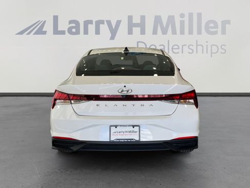 Used 2023 Hyundai Elantra SEL image 4