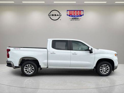 Used 2022 Chevrolet Silverado 1500 LT AWD/4WD image 2