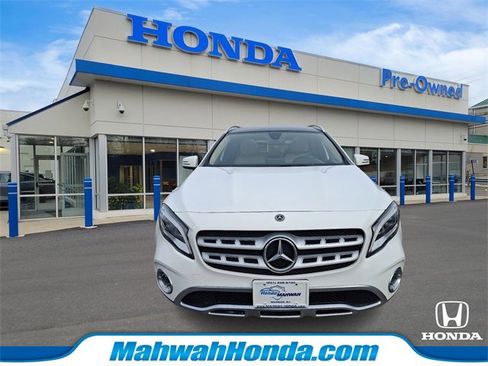 Used 2019 Mercedes-Benz GLA 250 4MATIC w/ Premium Package image 2