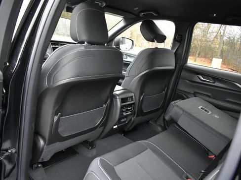 New 2025 Jeep Grand Cherokee Laredo w/ Luxury Tech Group I image 26