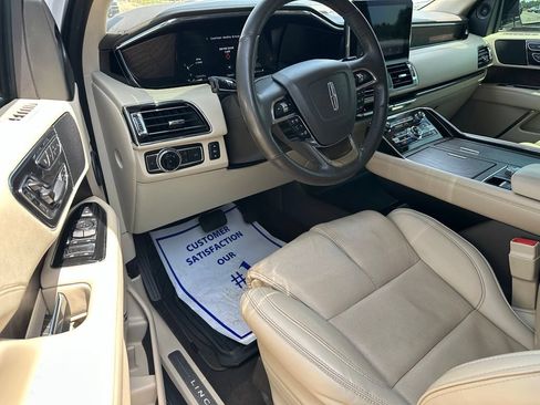Used 2018 Lincoln Navigator Reserve w/ Technology Package AWD/4WD image 9
