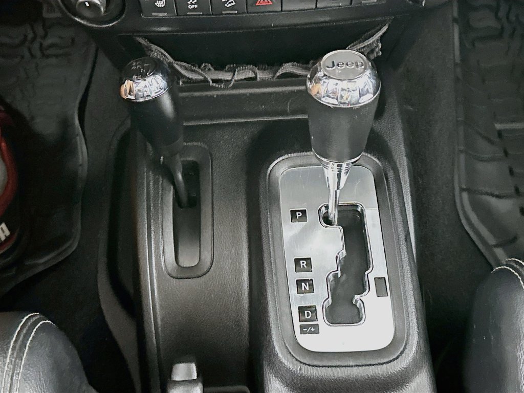 Used 2012 Jeep Wrangler Sahara w/ Connectivity Group AWD/4WD image 16