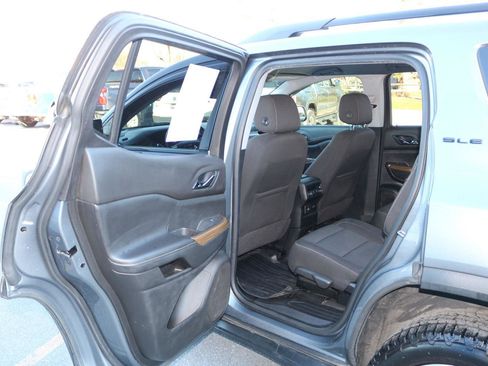 Used 2021 GMC Acadia SLE w/ Driver Convenience Package image 13