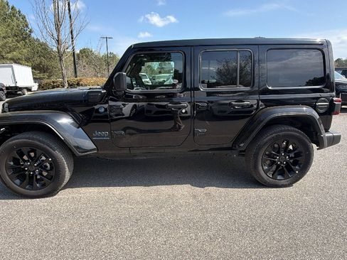 Used 2025 Jeep Wrangler Sahara w/ Safety Group image 11