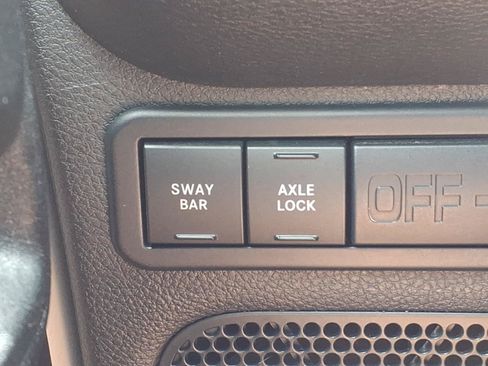 Used 2016 Jeep Wrangler Rubicon w/ Power Convenience Group AWD/4WD image 16