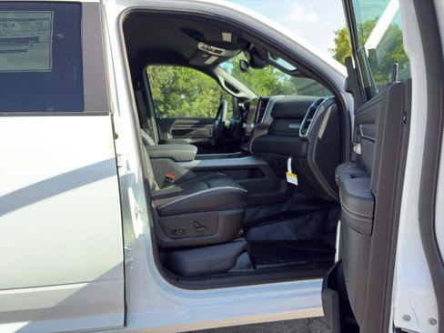New 2026 RAM 4500 4x4 Crew Cab DRW w/ Laramie Trim Package image 15
