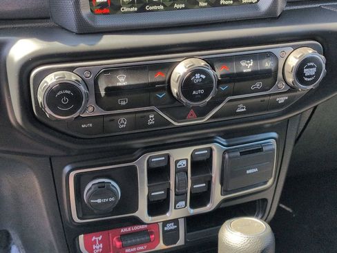 Certified 2022 Jeep Gladiator Mojave w/ Trailer Tow Package AWD/4WD image 20